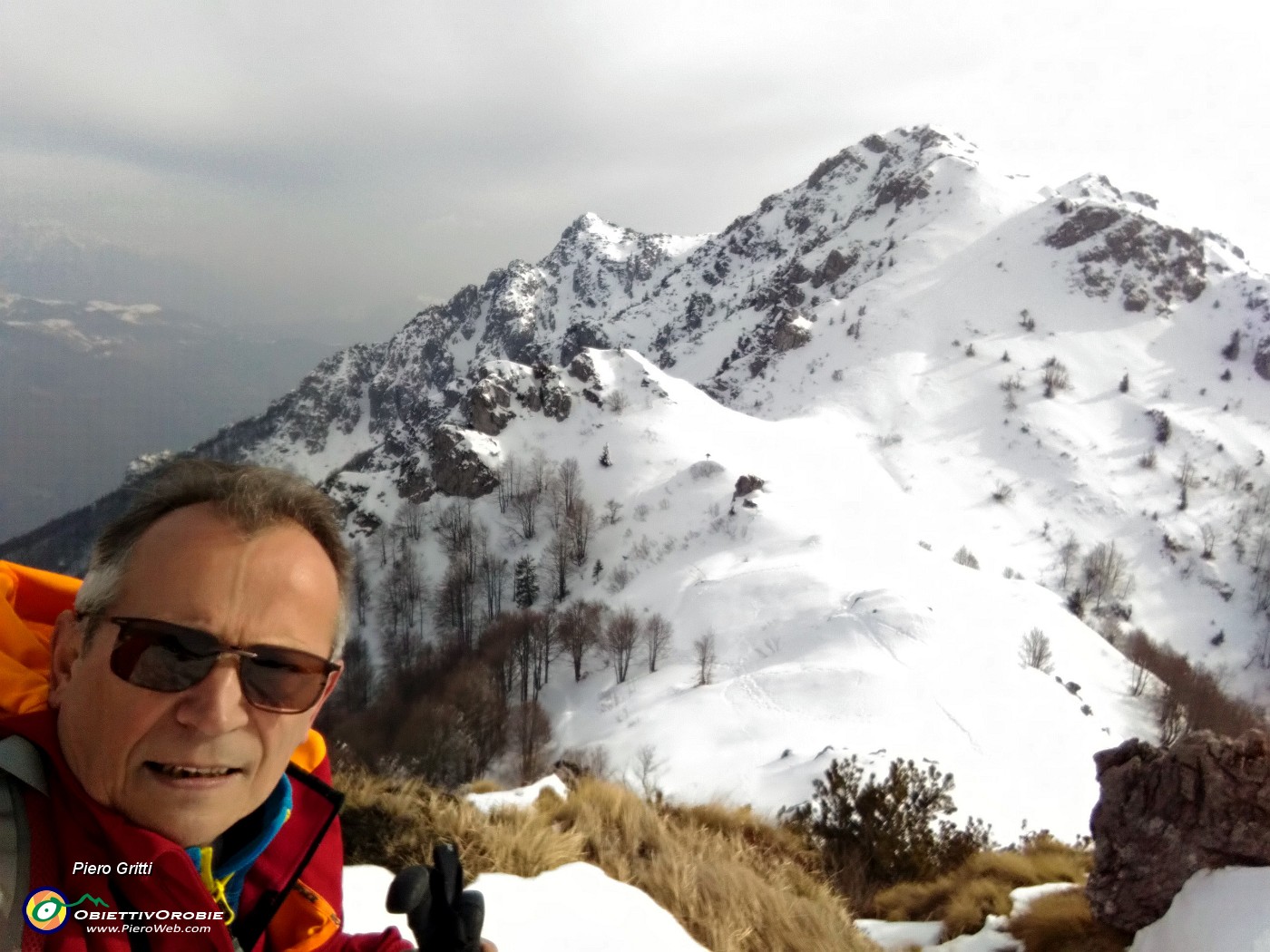 35 Vista sul Passo di Grialeggio e verso il Cancervo.jpg